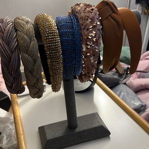 Headband stand with head bands